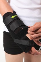 Wrist brace with hot/cold gel pack